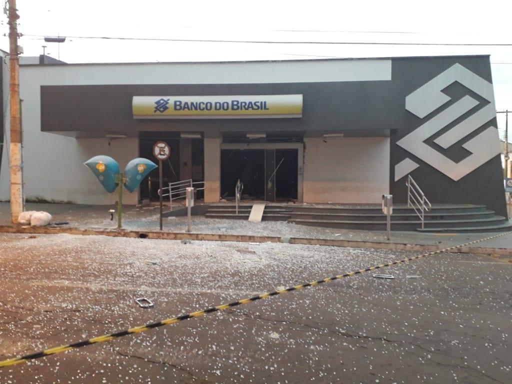 Bandidos explodem caixa eletrônico de banco mas não levam dinheiro, em Itaberaí