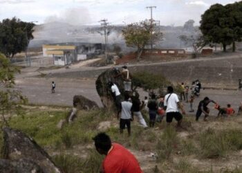 Brasil define com Venezuela retirada de brasileiros da fronteira