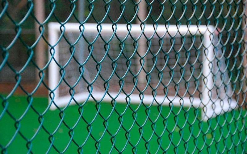 Criança leva choque em alambrado de campo de futebol em Aparecida de Goiânia; estado é grave 