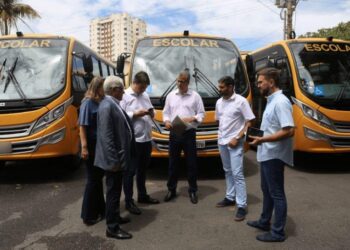 Governo empresta ônibus escolares a Aragarças