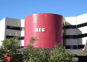 Justiça determina pagamento imediato dos salários de dezembro de servidores da UEG, em Goiás