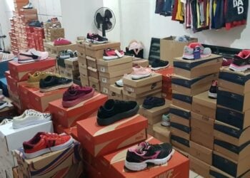 Mais de 3 mil pares de tênis falsificados são apreendidos em duas lojas em Anápolis