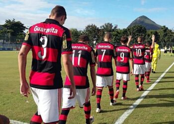 O fogo que destruiu o sonho de meninos de jogar futebol no Rio