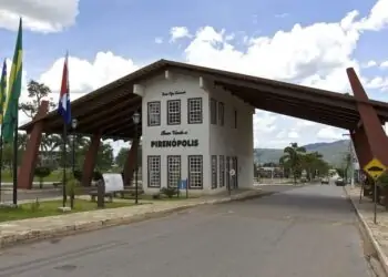 Polícia Civil apresenta servidores municipais presos em Pirenópolis 