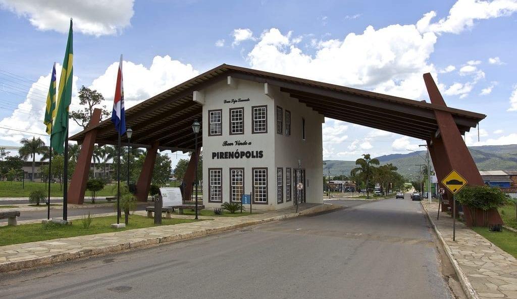 Polícia Civil apresenta servidores municipais presos em Pirenópolis 