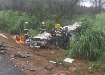 Seis pessoas ficaram feridas e uma morreu durante um acidente na BR-414, em Pirinópolis