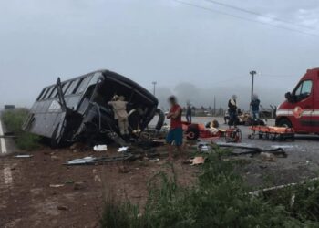ANTT suspeita que ônibus que caiu na GO-080, em São Francisco de Goiás, e deixou feridos seja irregular