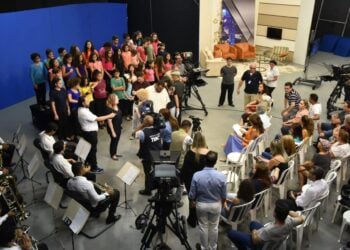 Caiado participa da gravação do hino de Goiás que será obrigatoriamente reproduzido em escolas