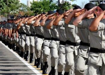 Em assembleia, PMs e bombeiros militares de Goiás protestam contra criação de segunda categoria na classe