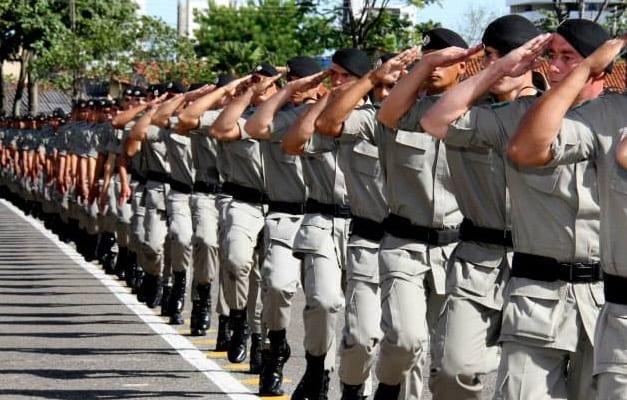 Em assembleia, PMs e bombeiros militares de Goiás protestam contra criação de segunda categoria na classe
