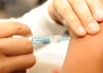 Facebook promete combater fake news sobre vacinas nas redes
