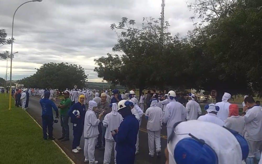 Funcionários de indústria de alimentos em Rio Verde ficam intoxicados após vazamento de amônia 