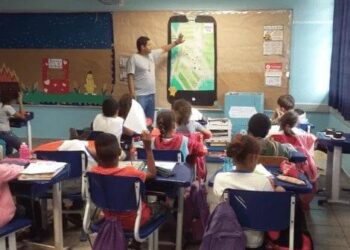 Liminar obriga governo de Goiás a convocar 900 professores aprovados no último concurso
