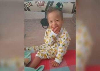 Menino de cinco que morreu no corredor Hospital Materno Infantil é velado, em Goiânia