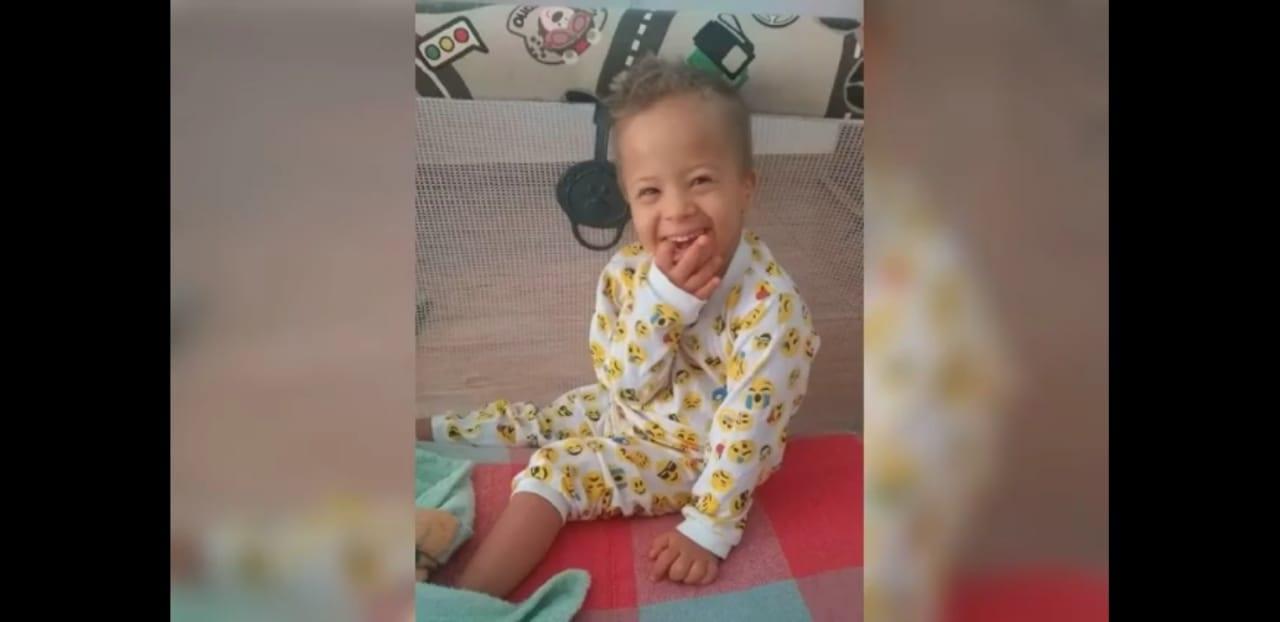 Menino de cinco que morreu no corredor Hospital Materno Infantil é velado, em Goiânia