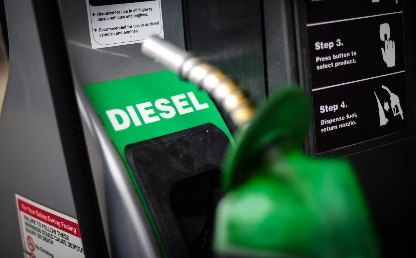Petrobras anuncia 'cartão caminhoneiro' que permite comprar diesel com preço fixo