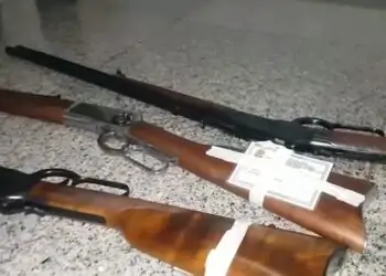 Policial civil é preso em operação do Graer suspeito de tráfico de armas, em Goiânia