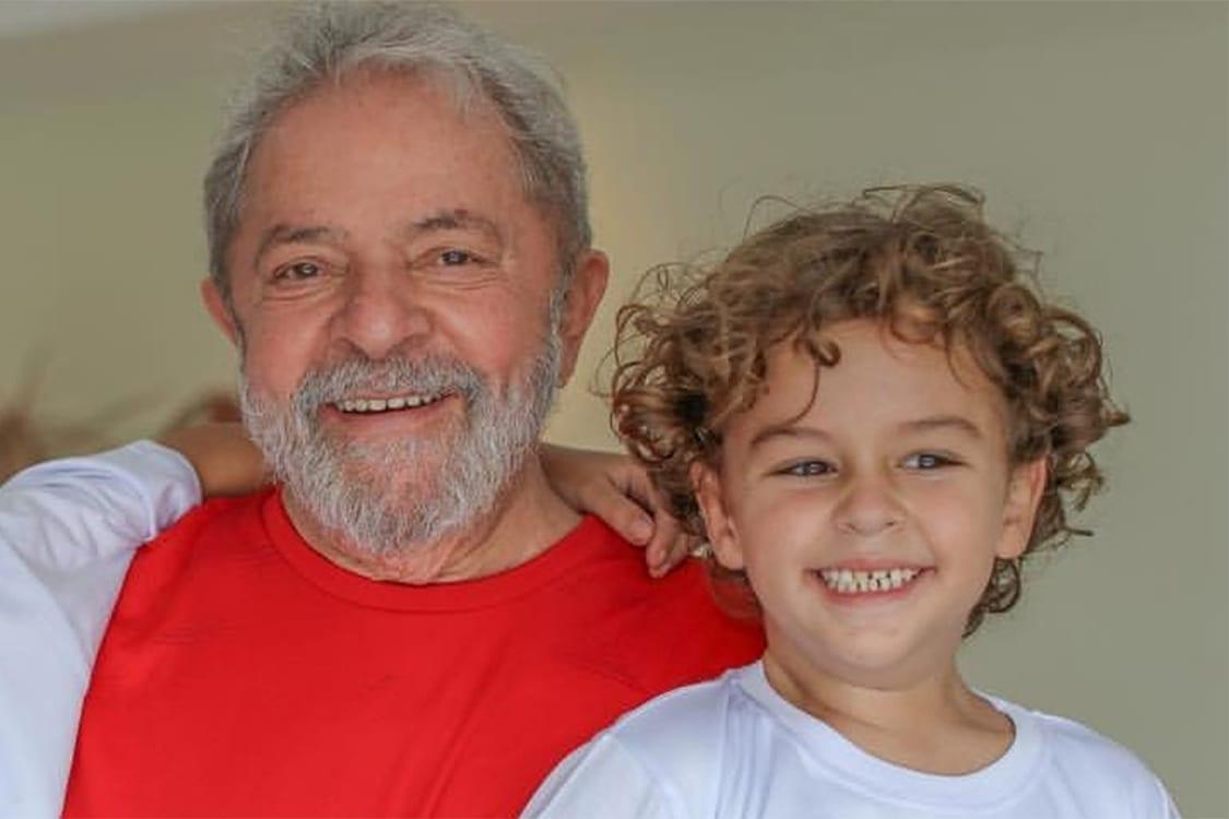 Saída de Lula da prisão para velório do neto repercute na imprensa internacional
