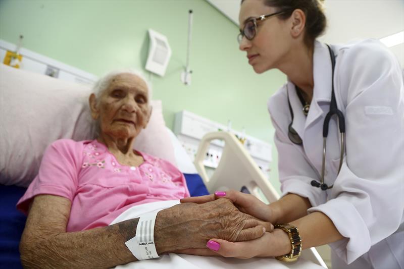 Unidades de saúde têm "blitz do idoso" para fiscalizar situação do atendimento, Goiânia