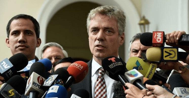 Venezuela expulsa embaixador da Alemanha que recebeu Guaidó em aeroporto