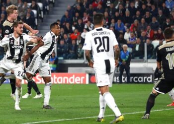 Ajax bate Juventus, vai à semi e elimina Cristiano Ronaldo da Liga dos Campeões