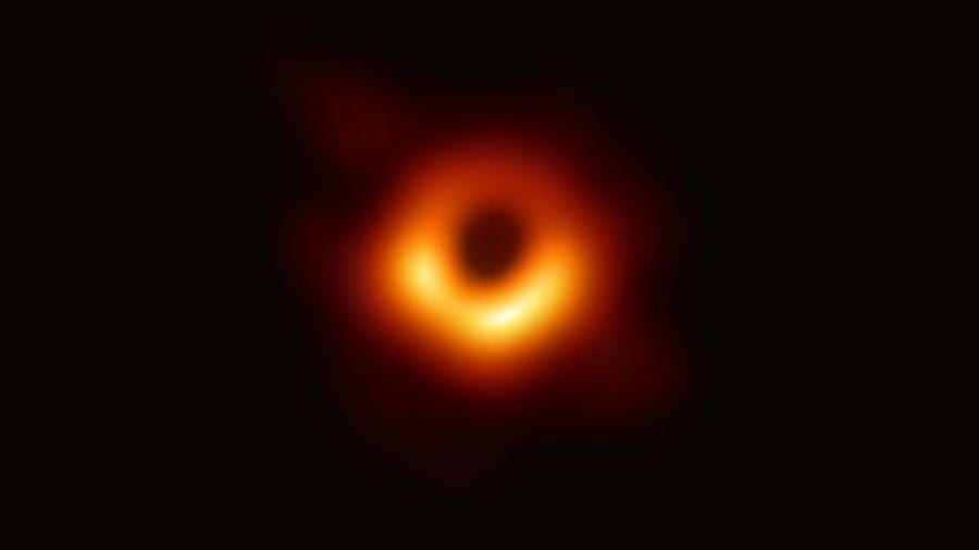 Astrônomos revelam primeira imagem de um buraco negro já registrada
