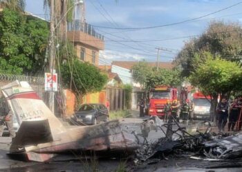 Avião cai ao desviar de prédio em Belo Horizonte e deixa um morto