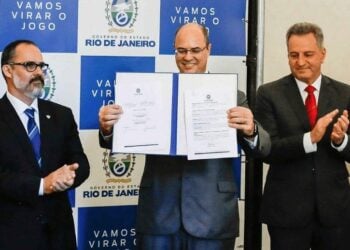 Em cerimônia com governador, Fla assina acordo para gerir Maracanã junto com Flu