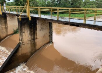 Funcionário da Saneago desaparece no Rio Meia Ponte, em Goiânia