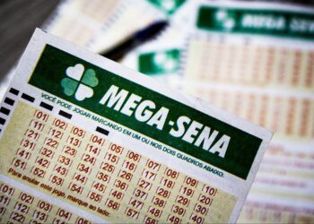 Mega-Sena pode pagar R$ 105 milhões neste sábado, maior prêmio do ano