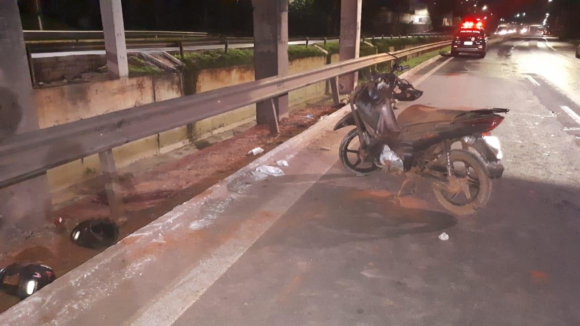 Motociclista tem perna amputada em acidente na Marginal Botafogo