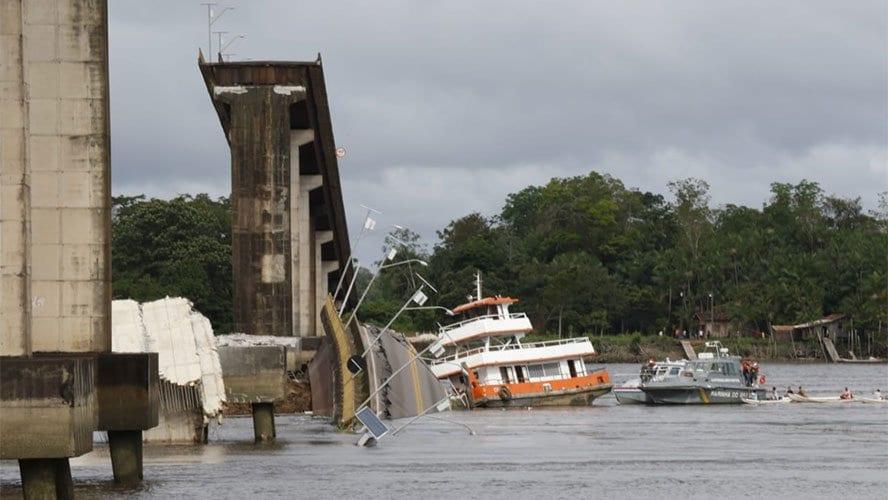 Parte de estrutura de ponte desaba no Pará após ser atingida por balsa