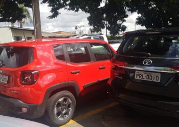 Polícia apreende 30 veículos de luxo em operação contra esquema criminoso, em Goiás