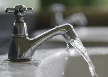 Projeto pede fim da cobrança de tarifa básica na conta de água em Goiás