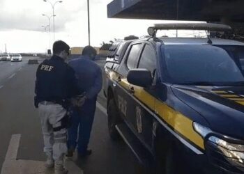 Segurança é preso dirigindo carro roubado, na BR-060, em Rio verde