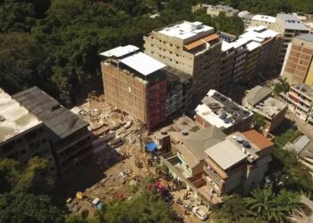 Sobe para sete número de pessoas mortas em desabamento de dois edifícios no Rio