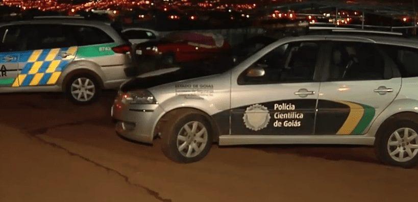 Suspeitos de matar homem e cravar pedaço de pau no pescoço são presos, em Goiânia