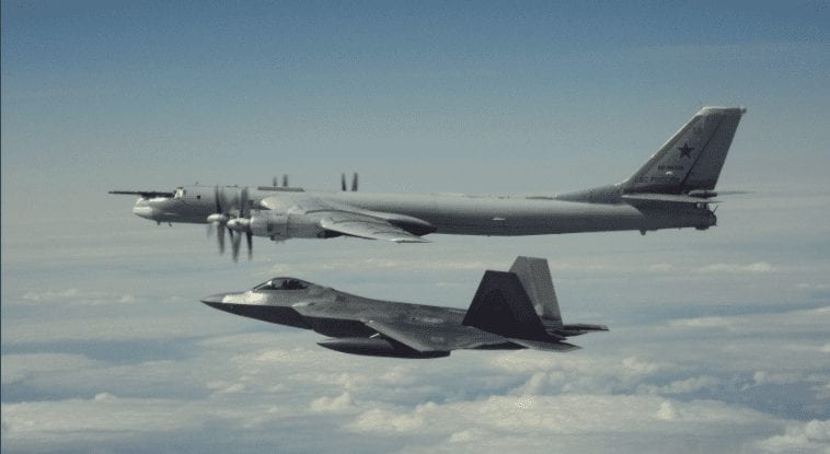 Caças F-22 dos EUA interceptam bombardeiros russos TU-95 no Alasca