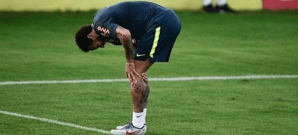 Com dores no joelho, Neymar fica fora de treino da seleção em Teresópolis