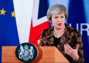 Em artigo, Theresa May diz que levará ao Parlamento 'oferta ousada' para o Brexit
