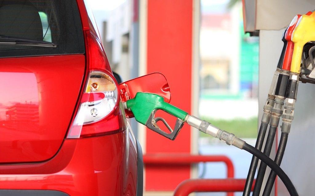 Gasolina é vendida hoje em Goiânia com 42% de desconto; veja lista de postos