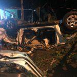 Jovens morrem após caminhonete cair em barranco de 10 metros, na Av. Perimetral, em Goiânia