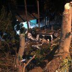Jovens morrem após caminhonete cair em barranco de 10 metros, na Av. Perimetral, em Goiânia