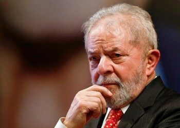 Lula pede ao STJ para cumprir pena em regime aberto no caso tríplex