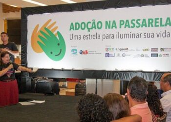 'Passarela de adoção' causa polêmica em Cuiabá