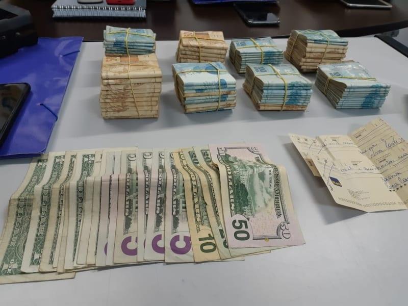 Polícia apreende R$ 80 mil na casa de servidor da Seduc envolvido em esquema