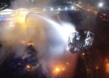 Polícia Civil investiga incêndio em empresa de reciclagem em Aparecida de Goiânia