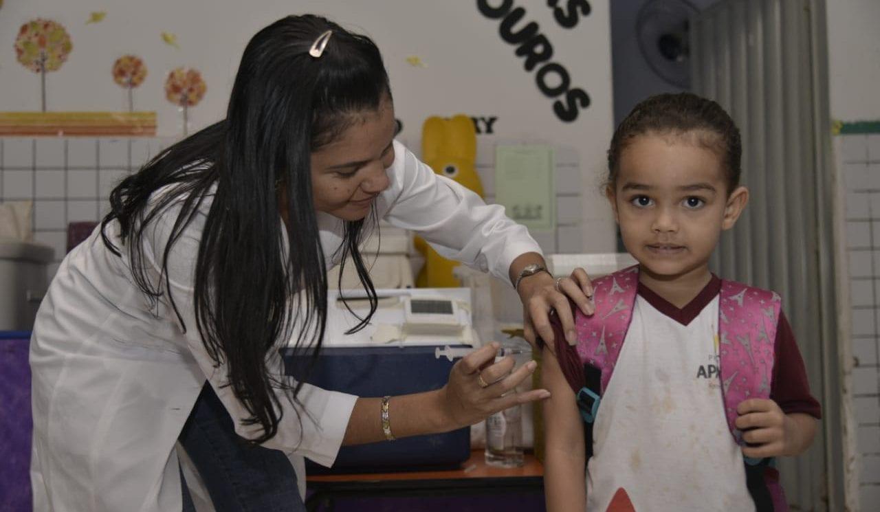 Saúde de Aparecida convoca crianças, doentes crônicos e professores para serem vacinados contra a gripe
