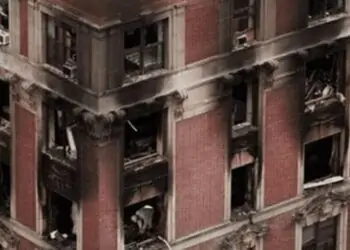 Seis pessoas, incluindo quatro crianças, morrem durante incêndio de prédio em NY