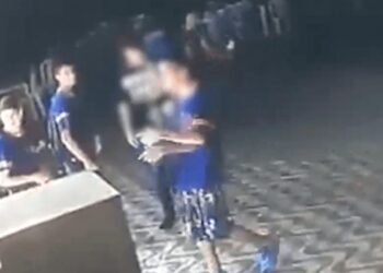 Vídeo mostra momento em que aluno de 15 anos esfaqueia colega em escola de Brasília